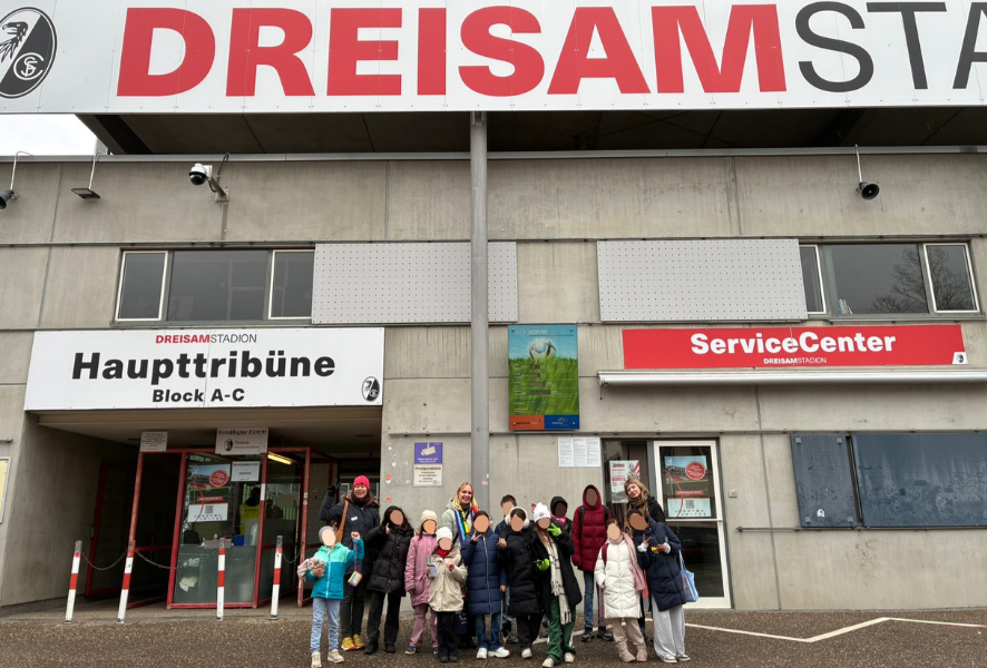 Mehr über den Artikel erfahren Ausflug ins Dreisamstadion – die kick AGs sind unterwegs